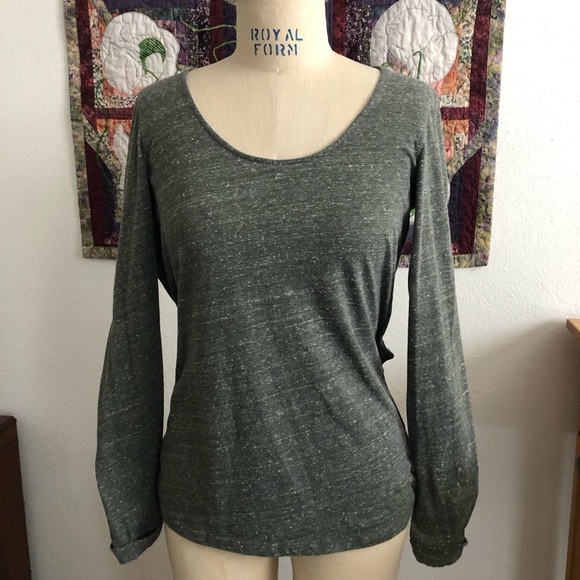 Diesel slit back large grey t-shirt. - Picture 2 of 7